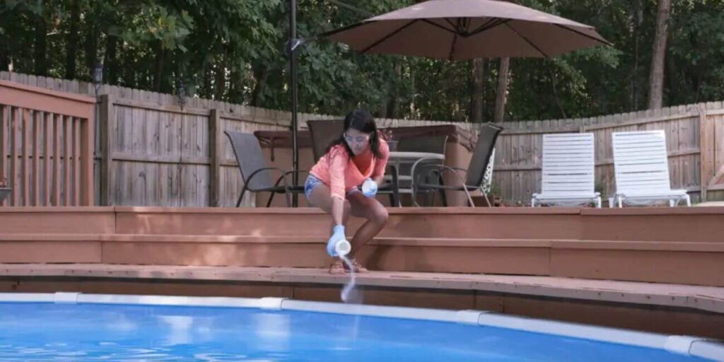 Swimming Pool Sanitizing With Trichloroisocyanuric Acid Powder